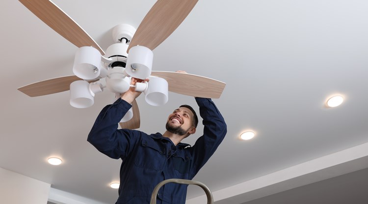 Which Direction Should My Ceiling Fan Turn in the Summer?